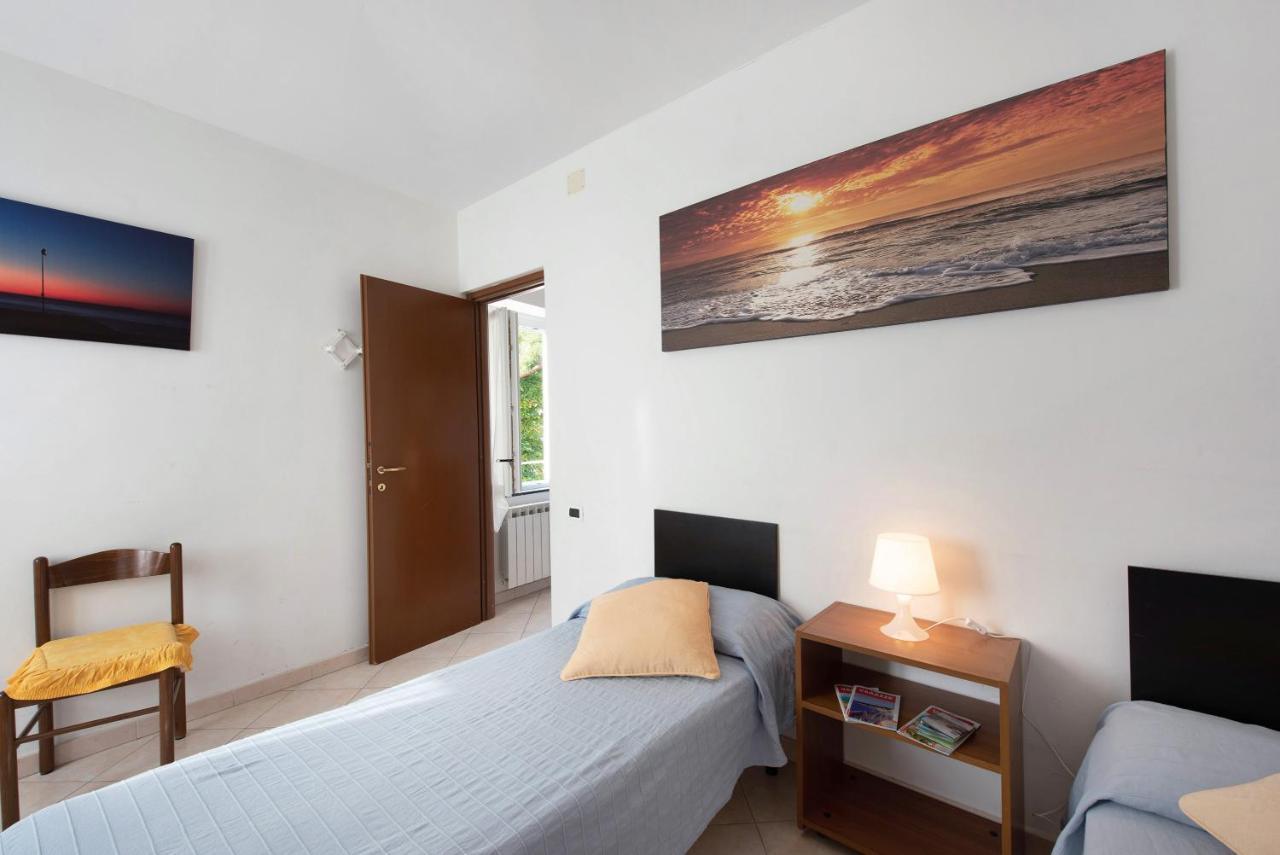 Trilocale San Nazario Apartment วาราซเซ ภายนอก รูปภาพ